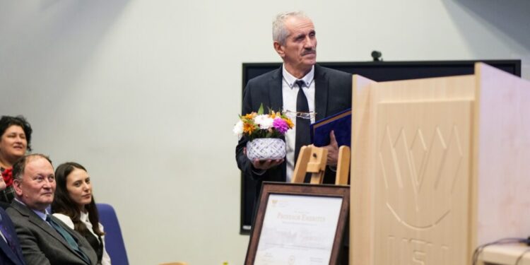 Profesorul Petru Ghervan, la primirea titlului de Profesor Emeritus al USV: Pot privi înapoi cu seninătatea omului mulțumit de drumul parcurs. Nu este vorba doar despre cifre, ci despre oameni, locuri și valori (Foto)