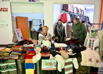 Meșteri populari prezenți și la Tîrgul Meșterilor Populari din Bucovina, și la Tîrgul de Crăciun din centrul Sucevei