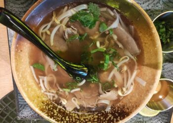 Un sucevean grav bolnav are nevoie de mîncare de regim. Este vreun restaurant care livrează la domiciliu așa ceva?