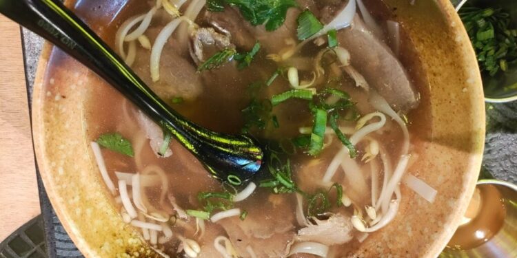 Un sucevean grav bolnav are nevoie de mîncare de regim. Este vreun restaurant care livrează la domiciliu așa ceva?