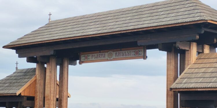 ”Poarta Raiului” cu Ștefan cel Mare și Mihai Viteazul, la intrarea în Horodonic de Sus. Primarul Valentin Luța: Noi, întotdeauna, ceea ce am făcut, am făcut cu convingerea că Dumnezeu este la cîrma a tot ceea ce se întîmplă (Foto)