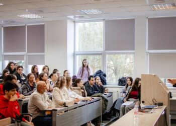 ”Universitatea fără bariere”, la USV, în cadrul proiectului ”La un ceai cu specialiștii”