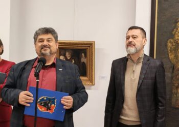 ”Alchimia luminii”, Mihai Cismaru. Curatorul Damian Florea, ”prieten al artistului, admirator și colecționar al domniei sale”: Este un cadou pe care îl facem în această lună decembrie