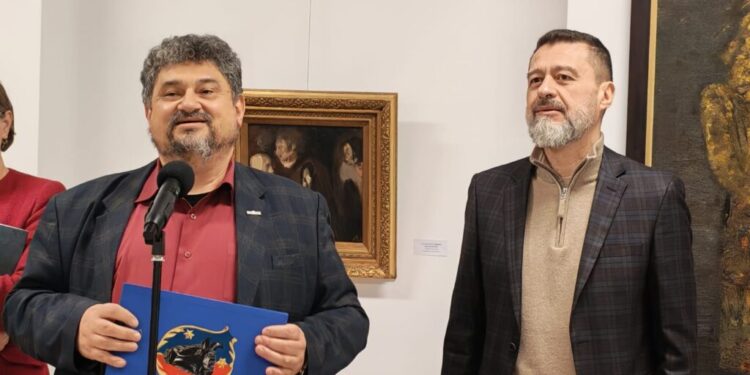 ”Alchimia luminii”, Mihai Cismaru. Curatorul Damian Florea, ”prieten al artistului, admirator și colecționar al domniei sale”: Este un cadou pe care îl facem în această lună decembrie