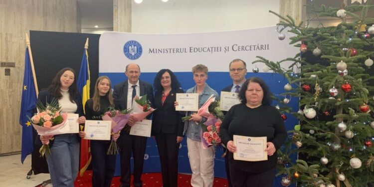 Prof. Petru Crăciun, după Gala anuală de premiere a olimpicilor internaționali de la București: Noi, la Suceava, reușim punînd suflet alături de copii, stînd zile întregi în pregătiri. Și pregătirea nu înseamnă la Astronomie să știi doar stelele de pe cer