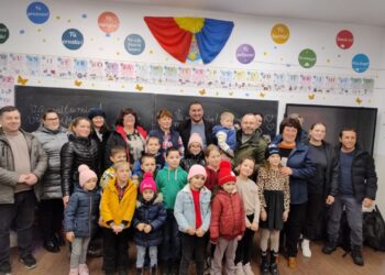 Toți cei peste 30 de inspectori școlari, invitați să le ofere cadouri din partea lui Moș Crăciun elevilor din comuna Izvoarele Sucevei. Pe 6 ianuarie 2026, la Căminul Cultural