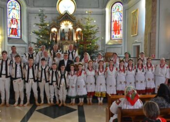 Colinde foarte vechi, păstrate de polonezii din Bucovina, cîntate la Biserica „Coborîrea Duhului Sfânt” din Solonețu Nou (Foto)