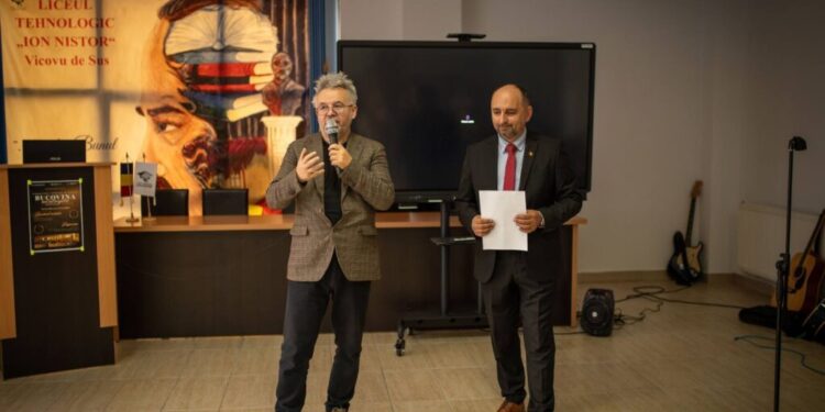 Simpozion dedicat Unirii Bucovinei cu Țara, la Vicovu de Sus. ”Evenimentul a reunit profesori din învățămîntul preuniversitar sucevean, într-un dialog despre momentul unirii Bucovinei cu Regatul României”
