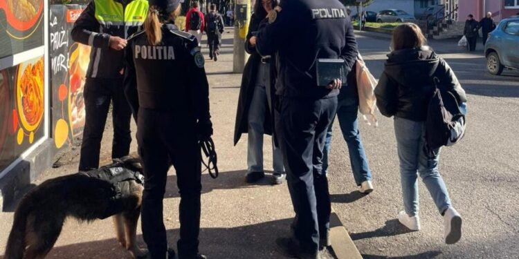 Razii ale polițiștilor în zona școlilor, la Cîmpulung Moldovenesc
