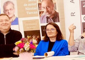 ”Valiza de lemn”, volumul de poezie al lui Alexandru Ovidiu Vintilă, s-a lansat la Tîrgul de Carte ”Gaudeamus” de la București