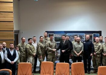 Întîlnire privind cooperarea interinstituțională în domeniul civil-militar, la Palatul Administrativ Suceava. La aceasta au participat și reprezentanți ai structurilor de Afaceri Civile ale Statelor Unite ale Americii