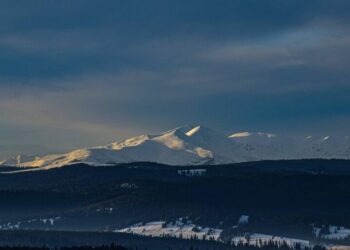 Trasee accesibile în Țara Dornelor. Petru Ariciuc: Traseul Circuitul Pietrelor are foarte multe puncte de belvedere și ai o priveliște deosebită asupra munților Călimani