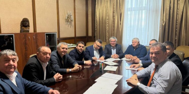 Contracte de finanțare, pentru construirea rețelelor de gaze naturale în opt localități sucevene. Rețelele vor avea aproximativ 110 kilometri, iar la acestea vor fi racordați 6.773 de consumatori