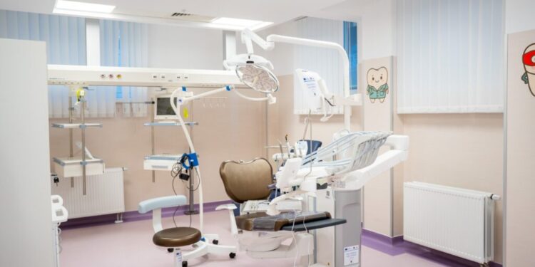Au fost finalizate lucrările la cabinetul stomatologic pentru copii din cadrul Ambulatoriului Spitalului Clinic Județean Suceava. Gheorghe Șoldan: Vorbim despre un cabinet destinat copiilor, inclusiv celor cu nevoi speciale (Foto)