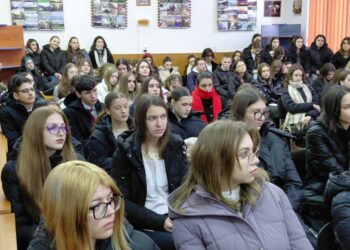 Elevii de la ”Hurmuzachi” Rădăuți, la ”o valoroasă lecție de istorie, concepută sub forma unei dezbateri”, cu ocazia Unirii Principatelor Române (Foto)