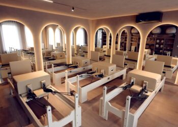 Cum te ajută yoga să îți reglezi hormonii și să reduci stresul