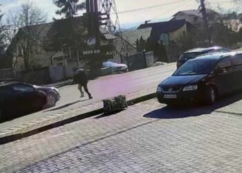 Copil care traversa strada în fugă la ieșirea din Suceava spre Moara, lovit de o mașină