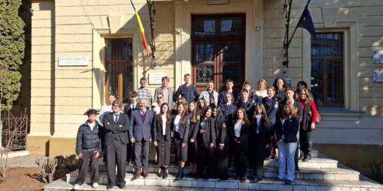 Elevii de la ”Eudoxiu Hurmuzachi” au obținut premii la concursul „Locuri, oameni, valori”, care a fost organizat de ”Nicu Gane”
