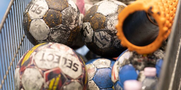 Băieții merită lăudați, dar mai trebuie și scuturați