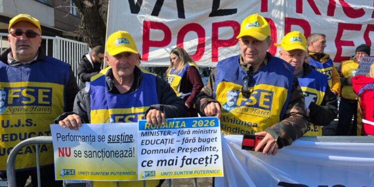 8 suceveni, la mitingul profesorilor de la Cotroceni. Profesorii au fost primiți la discuții de un consilier al președintelui, însă de cel care se ocupă de asistența socială