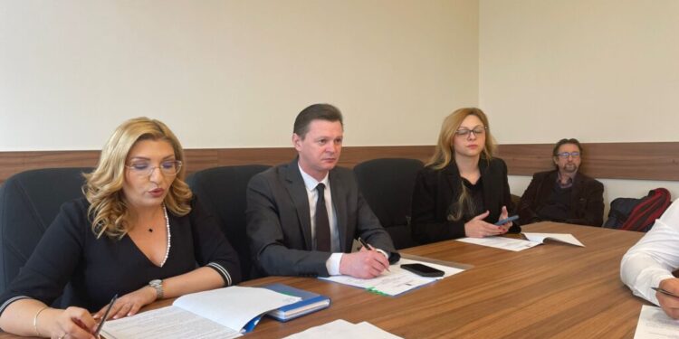 Prefectura Suceava își ”reafirmă angajamentul ferm pentru sprijinirea comunităților de romi”