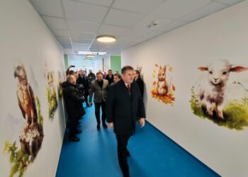 Inaugurarea creșei de la Siret. Cseke Attila: Într-o lună și jumătate vor fi inaugurate alte două creșe în județul Suceava. În acest an vor fi gata și polivalenta, Palatul Administrativ și căminul studențesc  (Foto)