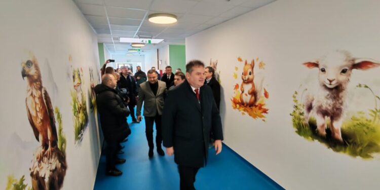 Inaugurarea creșei de la Siret. Cseke Attila: Într-o lună și jumătate vor fi inaugurate alte două creșe în județul Suceava. În acest an vor fi gata și polivalenta, Palatul Administrativ și căminul studențesc (Foto)