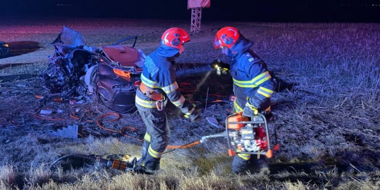 Accident mortal pe raza localității Pătrăuți. S-au ciocnit două mașini în care se aflau trei persoane (Foto)