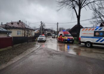 Tinere aflate pe trotuar, accidentate de un șofer băut, la Tișăuți
