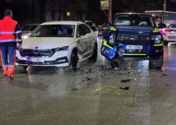 Doi polițiști, răniți într-un accident care a avut loc în zona Policlinicii ”Areni” din municipiul Suceava