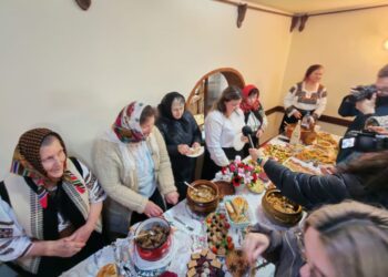 Iahnie de fasole, ciuperci pane, drob de post, vinete și ciorbă de pleurotus, plăcinte, cornulețe și colțunași, la Festivalul Produselor Tradiționale de Post de la Adîncata. 30 de gospodine au oferit preparatele (Foto)