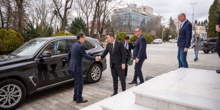 Ambasadorul Chinei, la Consiliul Județean. Gheorghe Șoldan: Ne dorim parteneriate economice solide, care să aducă investiții și locuri de muncă (Foto)