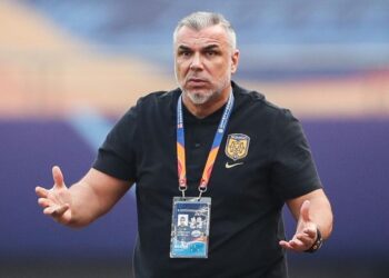 Renumitul antrenor de fotbal Cosmin Olăroiu, sprijin pentru elevii și profesorii de la Colegiul Național ”Petru Rareș” Suceava, care sînt blocați în Dubai