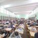 Simulare a Bacalaureatului în sala de sport a Colegiului Tehnic ”Regele Ferdinand I”, cu 292 de elevi. Examenul este supravegheat și de patru inspectori școlari