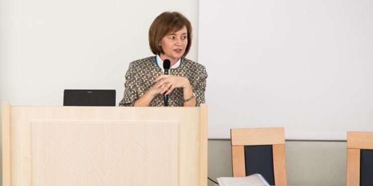 Gabriela Prelipcean, în locul lui Mihai Dimian, la conducerea USV. Doamna Prelipcean nu este rector interimar, ci ordonator principal de credite