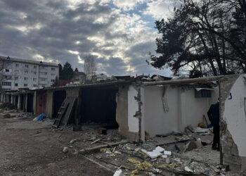 Dărîmați garajele de pe Cartodrom, dar faceți și spații pentru socializare în loc