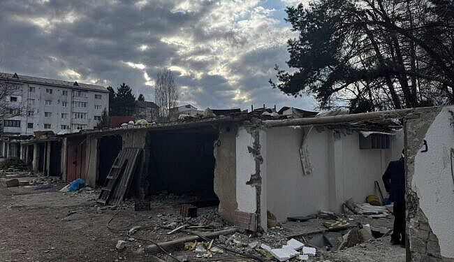 Dărîmați garajele de pe Cartodrom, dar faceți și spații pentru socializare în loc