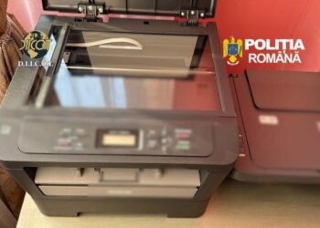 Fabrică de bani falși, descoperită la Suceava. Trei cetățeni români și un cetățean italian au constituit pe raza județului Suceava o grupare de criminalitate organizată specializată în falsificare de monedă