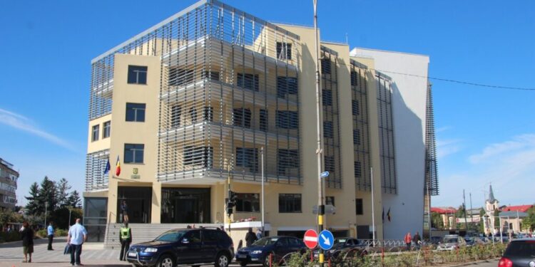 Procurorii suceveni au trimis în judecată o femeie pentru bigamie. Femeia din Arad s-a căsătorit de două ori într-un an