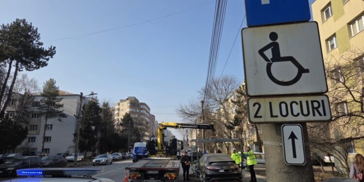 Atenționare din partea Primăriei Suceava: parcarea pe locurile pentru persoane cu dizabilități poate costa pînă la 10.000 de lei