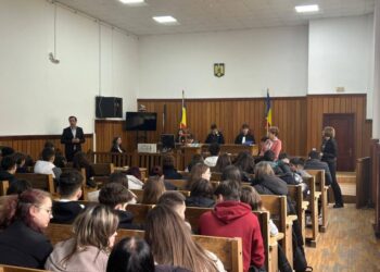 Elevi suceveni, la Palatul de Justiție. ”Sîntem convinși că, prin astfel de inițiative, le oferim elevilor noștri instrumentele necesare pentru a deveni adulți informați, care își cunosc drepturile și își respectă responsabilitățile”