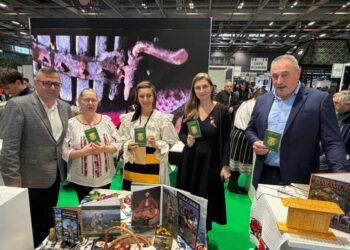 Pașaportul Turistic al Bucovinei, pentru vizitatorii standului județului Suceava de la  Salonul Mondial de Turism de la Paris (Foto)