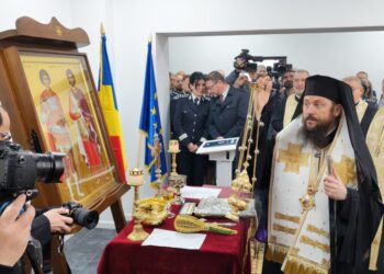 Icoană cu Maica Domnului și pruncul Isus Hristos dăruită de PS Damaschin, cu ocazia inaugurării sediului modernizat al Serviciului de Pașapoarte Suceava (foto)