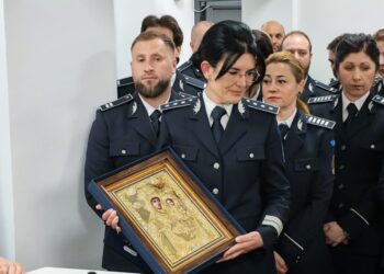 Icoană cu Maica Domnului și pruncul Isus Hristos dăruită de PS Damaschin, cu ocazia inaugurării sediului modernizat al Serviciului de Pașapoarte Suceava (foto)
