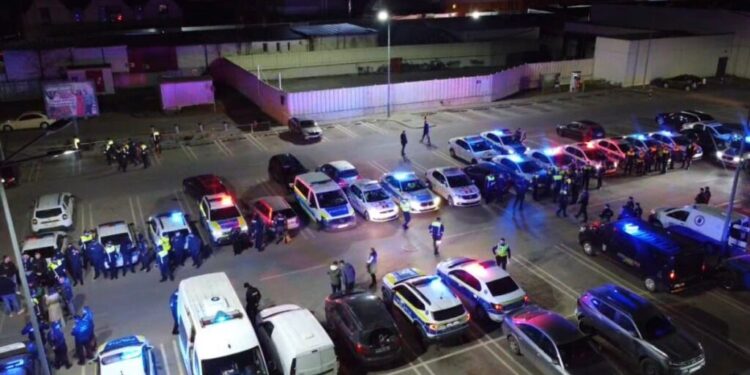 Razii de amploare în județul Suceava, în noaptea de sîmbătă, 14 martie, spre duminică, 15 martie. Au fost oprite în trafic 1.000 de autovehicule și au fost legitimate 3.500 de persoane (Foto)