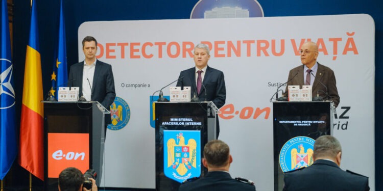 Detectoare de fum și monoxid de carbon, și pentru locuințe din județul Suceava, în cadrul campaniei ”Detector pentru viață”