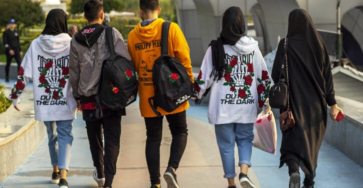 Doctorul în istorie Daniel Hrenciuc: Iran are o populație extrem de tînără și există foarte multe semnale de apetență a tinerilor spre un regim pro-vestic. Totuși, tranziția spre un astfel regim va fi una destul de complicată