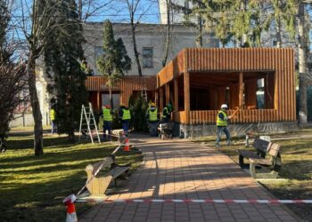 Terasa restaurantului ”Taco Loco” din centrul municipiului Suceava, demolată. Aceasta ar fi depășit cu 10 metri pătrați suprafața aprobată