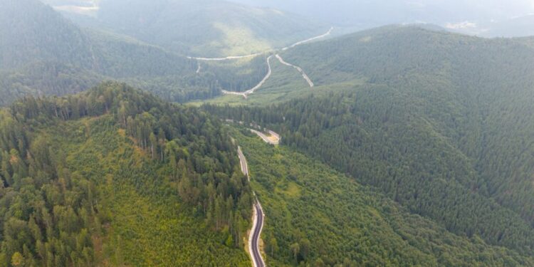 Poartă tradițională, punct de belvedere și parcare, în spectaculosul Pas Stânișoara. Valoarea estimată a investiției este de 3 milioane de lei. Vor fi două luni pentru proiectare și trei luni pentru execuție (Foto)