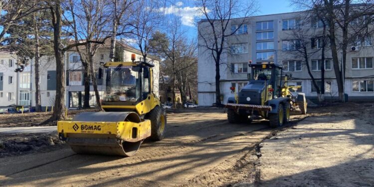 În zona fostului restaurant ”Național” din municipiul Suceava se amenajează 42 de locuri de parcare